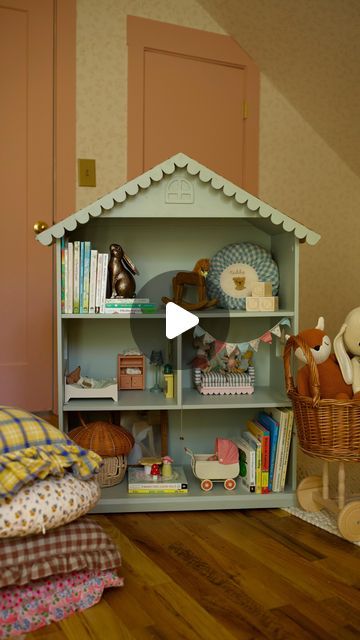 KYLIE KATICH on Instagram: "THE DOLLHOUSE BOOKSHELF 😭🧚‍♀️🎀💕 it��’s so great" Diy Dollhouse From Dresser, Diy Dollhouse Bookshelf, Kylie Katich Home, Dollhouse Bookshelf Diy, Doll House Bookshelf, Bookshelf Dollhouse, Bookcase Dollhouse, Kylie Katich, Dollhouse Bookshelf