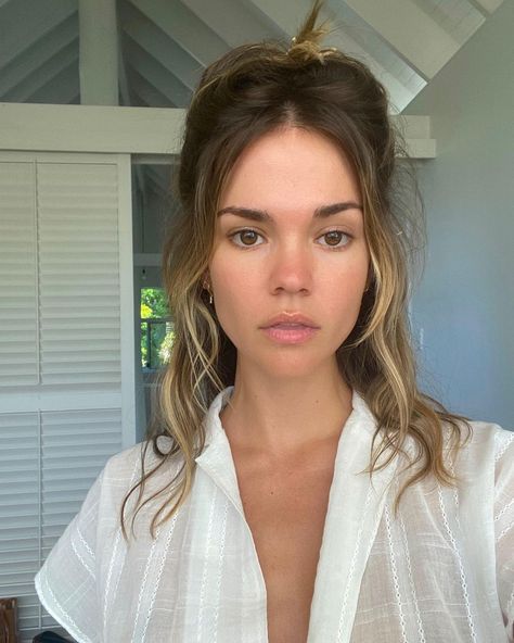 Instagram post by Maia Mitchell • Feb 9, 2022 at 8:51pm UTC Maia Mitchell Instagram, Maia Mitchell Hair, Peinados Hair Styles, Maia Mitchell, Hair Envy, Celebrity Look, Famous Faces, Summer Hairstyles, Celebrities Female