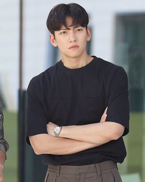 Ji Chang Wook on Instagram: “- Glorious Ent update - Ji Chang Wook stills &  behind-the-scene photos for tvN’s drama ‘Melting Me Softly’ 🖤 #JiChangWook #ChangWook Ⓒ…” Ji Chang Wook Photoshoot, Ji Chang Wook Smile, Boyfriend Aesthetic, Suspicious Partner, 남자 몸, Chang Wook, Korean Dramas, Ji Chang Wook, Drama Korea