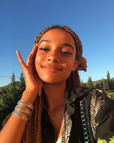 𝕮𝖆𝖓𝖓𝖊𝖑𝖑𝖊 on Instagram: “*cute instagram caption*” Makeup Tip, Long Box Braids, Pelo Afro, Long Braids, Box Braids Hairstyles, Foto Inspiration, Light Skin, Black Is Beautiful, Box Braids