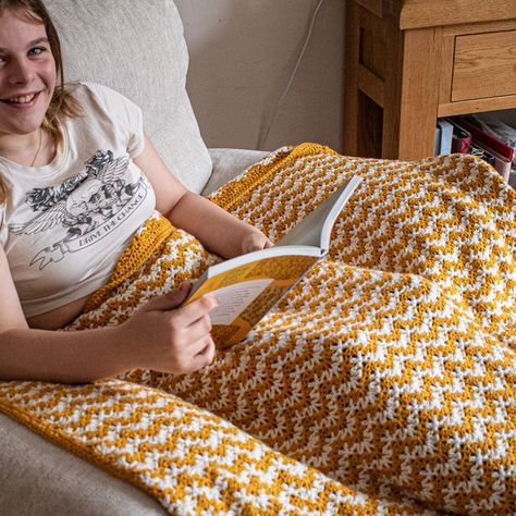 A Free Crochet Blanket Pattern in 8 Sizes - The Cosy Ripples Blanket - Sunflower Cottage Crochet Sun Flower Crochet Blanket Pattern, Crochet Blankets Free Patterns, Crochet Blanket Yellow, Yarn Bee Cozy Occasion Blanket Pattern, Crochet Throw Blanket Yellow, Sunflower Crochet Blanket Retro, Cottage Crochet, Sunflower Cottage, Wavy Edges