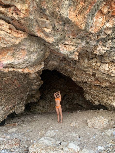 Beach Cave Photoshoot, Cave Photoshoot, Pose Idea, Aesthetic People, Maternity Photos, Photo Inspo, Pregnancy Photos, Beach Pictures, Cute Pictures