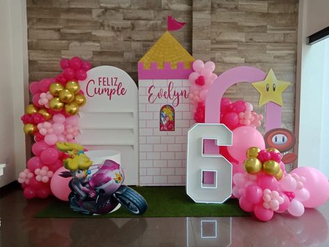 Princess Peach Birthday Party Centerpiece, Princess Peach Backdrop Ideas, Princess Peach Balloon Garland, Princess Peach Backdrop, Princess Peach Party Decorations, Princess Peach Birthday Party, Princess Peach Birthday, Peach Mario Bros, Peach Party Decorations