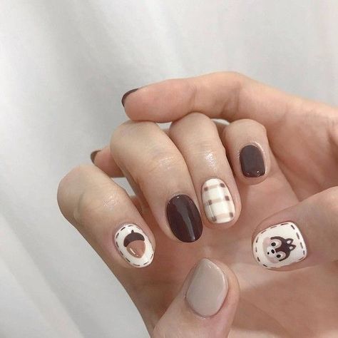 𝑷𝒊𝒏𝒕𝒆𝒓𝒆𝒔𝒕: 𝒉𝒐𝒏𝒆𝒆𝒚𝒋𝒊𝒏 ❀ Nails Light Academia, Dark Academia Nail Art, Light Academia Nails, Dark Academia Nails, Classic Academia, Kutek Disney, Pretty Mess, Korean Nail Art, Anime Nails