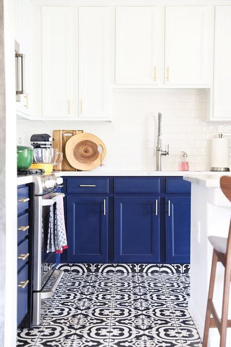 Kitchen Cabinets Black And White, Navy Kitchens, Blue And White Kitchens, White Kitchen Floor, Kitchen Navy, White Tile Kitchen Floor, Kitchen Open Concept, Navy Blue Kitchen Cabinets, Gorgeous White Kitchen