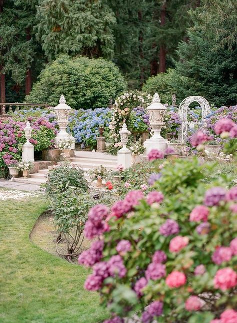 Cinderella Secret Garden, Castle Garden Wedding, Cinderella Garden, Secret Garden Wedding Theme, Diy Garden Wedding, Floral Ceremony Arch, Home Decorations Ideas, Rose Garden Wedding, Shower Design Ideas