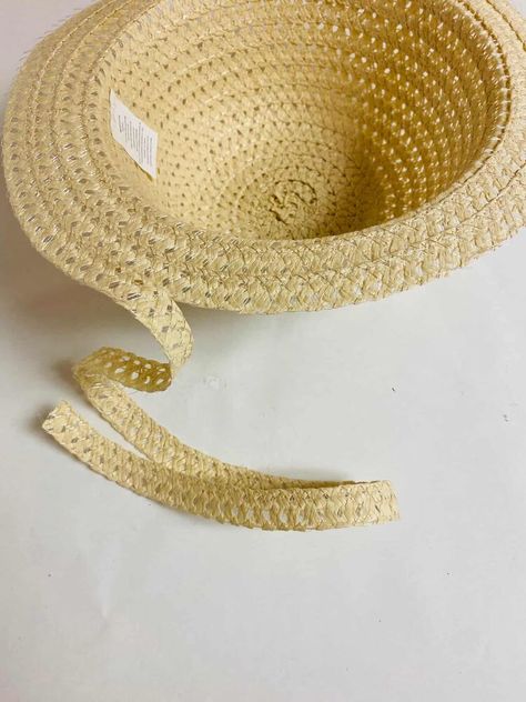 Diy Wicker Basket, Straw Hat Crafts, Reed Basket, Boho Store, Planter Diy, Rope Baskets, Tree Craft, Pot Cover, Diy Basket