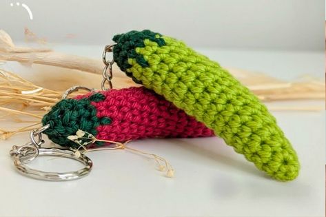 How to Crochet Hot Chili Pepper Keychain for Beginners Crochet Jalapeno, Easy Crochet Keychain Free Pattern, Simple Amigurumi, Kids Dinosaur Costume, Butterfly Tutorial, Crochet Supplies, Hottest Chili Pepper, Amigurumi Tutorial, Red Yarn