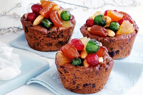 Mix it up this Christmas with these easy festive cakes, loaded with dried and glace fruits. Mini Christmas Desserts, Mini Christmas Puddings, Glace Fruit, Fruit Cake Recipe Christmas, Fruit Cake Christmas, Fruit Cakes, Fruitcake Recipes, Christmas Cake Recipes, Cake Pricing