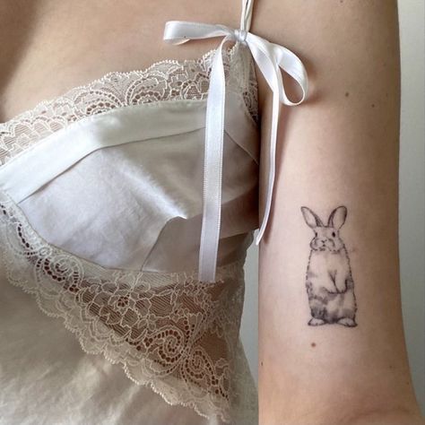 𝐛𝐥𝐢𝐬𝐬𝐟𝐮𝐥𝐚𝐧𝐠𝐞𝐥𝐬 White Pure Aesthetic, Tattoo Rabbit, Bunny Pretty, Bunny Tattoos, Dainty Tattoos, Aesthetic Tattoo, Dream Tattoos, Simplistic Tattoos, Piercing Tattoo