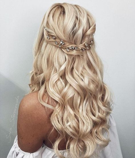 MARIA (@iam.wayfaress) • Instagram photos and videos Boho Wedding Hairstyles, Gold Wedding Hair Piece, Hair Accessories Gold, Styling Hacks, Bohemian Wedding Hair, Boho Wedding Hair, Long Hair Wedding Styles, Wedding Hair Inspiration, Wedding Hair Down