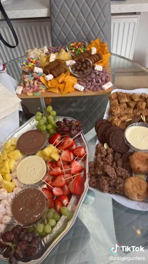 Food At Party Ideas, Party Hosting Food Ideas, Snack Board For Party, Bring Your Own Food Board Party, Snacks Board Ideas, Golden Charcuterie Board, Snack Ideas For A Party, Being A Board Night, Hosting Dessert Ideas