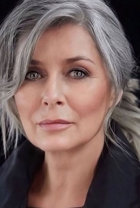 Silver Haired Beauties, Gorgeous Gray Hair, Grey Hair Inspiration, Beautiful Gray Hair, Long Gray Hair, Ageless Beauty, Grey Hair, Silver Hair, Cortes De Cabello Corto