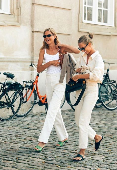 25 Best White Jeans — Summer Outfit Idea Model Street Style — Scandinavian Street Style Best White Jeans, Mode Dope, Mode Shoes, Workwear Essentials, White Jeans Outfit, Elegantes Outfit, Mode Inspo, 가을 패션, Looks Style