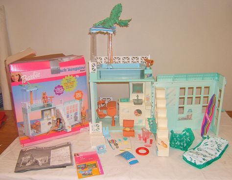 Barbie Beach Bungalow, got this for a birthday present one year. Barbie Beach Bungalow, Barbie Beach House, Blow Up Furniture, 1999 Barbie, Folding House, Barbie Houses, Barbie Beach, Barbie 1990, Barbie Playsets