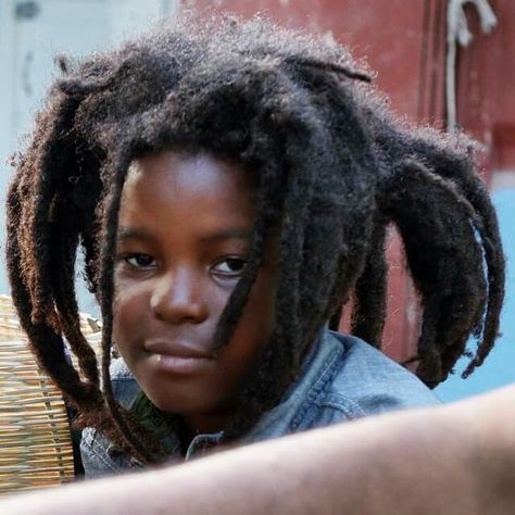 ....Rasta Children. Congo Dreads, Rihanna Dreadlocks, Freeform Dreadlocks, Natty Dreads, Baby Dreads, Freeform Dreads, Dreadlock Rasta, Rasta Hair, Hair Like Wool