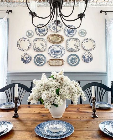 Learn the best tips to display your thrift store collections so that they work well with your home decor style. Farmhouse Style Decorating, Vintage Inspired decor, Plate Wall Display, Plates On The Wall, Blue And White Plates, Blue White Decor, Plate Wall Decor, Vintage Inspired Decor, Plate Wall, Plate Decor, Blue And White China