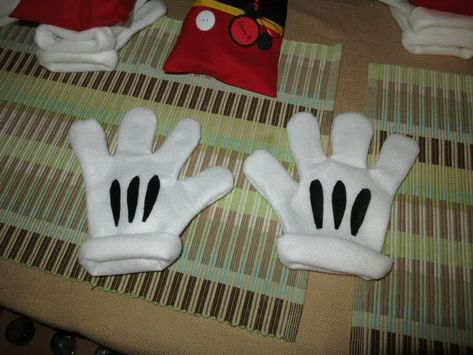 Mickey Mouse gloves that I made using felt Minnie Mouse Costume Diy, Mickey Mouse Gloves, Minnie Mouse Costume, Mickey Mouse Theme, Mouse Costume, Pete The Cat, Costume Diy, Diy Costumes, Felt Crafts