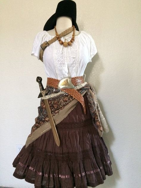 Small (5/6) Vintage Fortune Teller / Steampunk Pirate Halloween Costume Women’s Small Pirate Outfit Diy, Pirate Clothes, Theme Costumes, Vintage Fortune Teller, Pirate Halloween Costume, Pirate Costume Diy, Halloween Costume Women, Beauty And The Beast Costume, Halloween Parejas