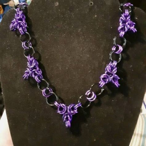 Black & Purple Ivy Chainmail Metal Necklace Purple Ideas, Chainmail Patterns, Chain Art, Chainmaille Necklace, Jump Ring Jewelry, Purple Gothic, Chainmail Jewelry, Hanging Necklaces, Statement Collar Necklace