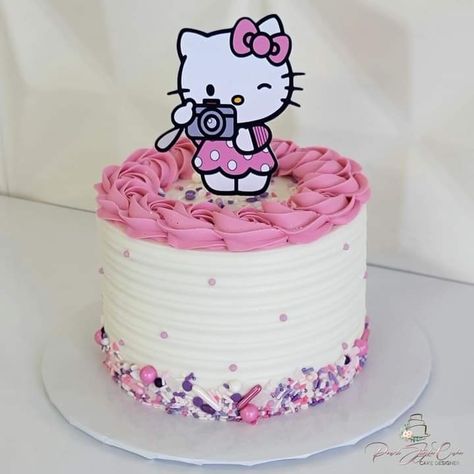 Simple Sanrio Cake, Hello Kitty Dessert Table, Hello Kitty Cakes Birthday, Hello Kitty Birthday Cake Ideas, Hello Kitty Cake Ideas Birthdays, Simple Hello Kitty Cake Design, Tortas Hello Kitty, Hello Kitty Cake Birthday, Hello Kitty Cake Ideas