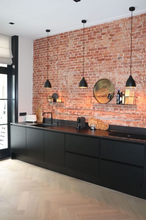 Kitchen Brick Wall, Brick Wall Kitchen, Brick Backsplash Kitchen, Brick Interior, Industrial Kitchen Design, Loft Kitchen, Loft Interior Design, Brick Kitchen, Small Kitchen Decor