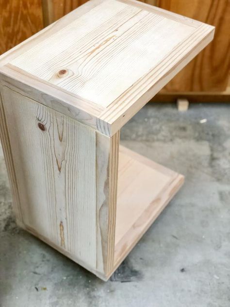 Diy C Table, Couch Table Diy, Diy Furniture Cheap, Diy Living Room Furniture, Diy Side Table, Diy End Tables, Diy Patio Furniture Cheap, Diy Couch, C Table