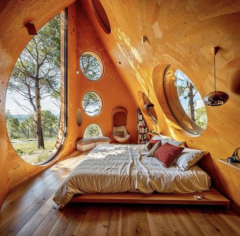 Cob Bedroom, Earthship Design, Cob House Interior, Earth Dome, Cob House Plans, Cob Homes, Casa Hobbit, Earthship Home, Mud House