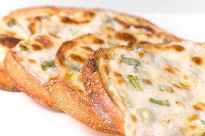 Rosemary Garlic Bread Recipe, Cheese Bread Recipe, Pembuat Roti, Garlic Cheese Bread, Garlic Bread Recipe, Cheesy Garlic Bread, Herb Cheese, Garlic Cheese, Cheesy Bread