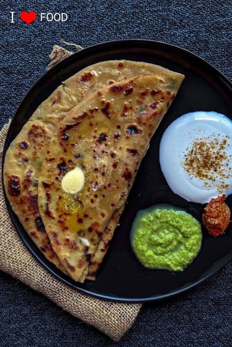 Aloo Paratha is like the absolute favourite at our home and the easiest of all stuffed Indian breads as well. It hardly needs any preps and gets done in literally no time. And yes a true paratha is eaten with yoghurt/curd and some tangy pickle. This is a breakfast item at almost any Punjabi (North Indian) home or can be paired with any curry during lunch or dinner as well. Aloo Paratha, Indian Flat Bread, 30 Min Meals, Easy To Make Breakfast, Paratha Recipe, Healthy Indian Recipes, Make Breakfast, Paratha Recipes, Indian Bread