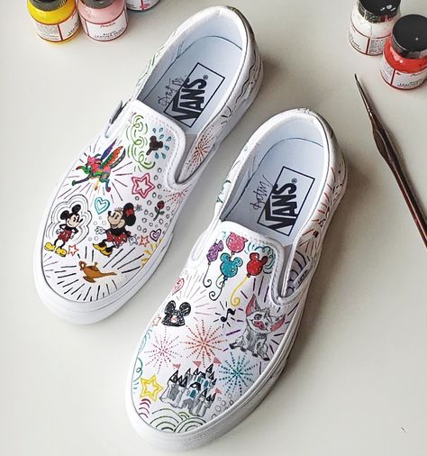 Diy Disney Shoes Cricut, Custom Disney Shoes, Disney Shoes Diy, Disney Custom Shoes, Drawings On Shoes, Diy Disney Shoes, Painted Disney Shoes, Disney Crafts Diy, Custom Shoe Designs