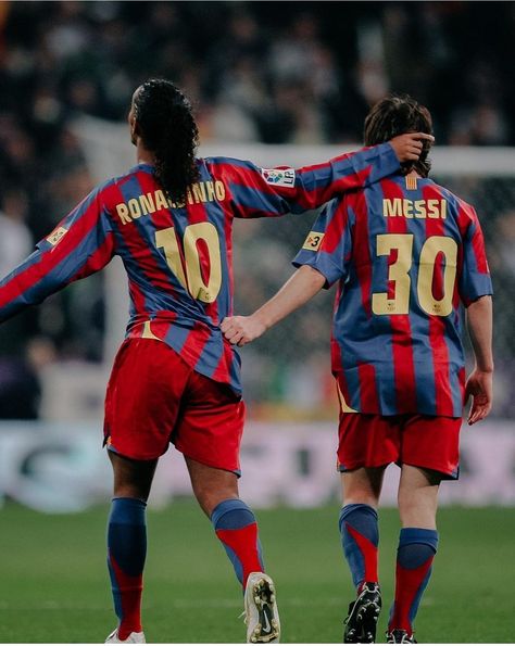 Ronaldinho Wallpapers, Messi Videos, Barcelona Team, Lionel Messi Wallpapers, Lionel Andrés Messi, Barcelona Football, Football Images, Messi 10, Football Wallpaper