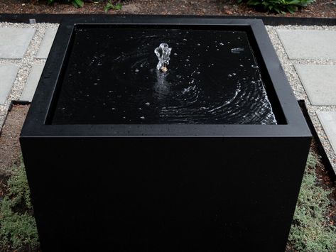 How to Make A Modern Feature Fountain Out of A Planter | The Savvy Heart | Interior Design, Décor, and DIY Diy Patio Fountain, Patio Water Feature, Backyard Water Features, Modern Outdoor Fountains, Modern Water Feature, Patio Fountain, Concrete Fountains, Diy Water Feature, Modern Fountain