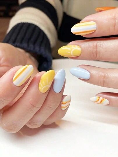 Simplistic Summer Nails, Simple Solid Nails, Trip Nails Ideas, Round Nails Simple, Nails With Sun, Summer Nail Art 2024, Mary Nails, Simple French Style, Hawaii Nails