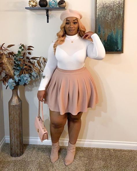 🎀 Mrs Huxtable 🎀 on Instagram: “Pretty in Pink 🎀 Skirt @prettylittlething Beret, Boots & top @fashionnovacurve” Curvy Women Winter Outfits, Homecoming Skirt Outfit, Boot And Skirt Outfits, Fall Pink Outfit, Pleated Skirt Outfit Plus Size, Vegas Outfit Ideas Winter, Dressy Winter Outfits, Sweatshirt And Skirt Outfit, Skirt With Sweater Outfit