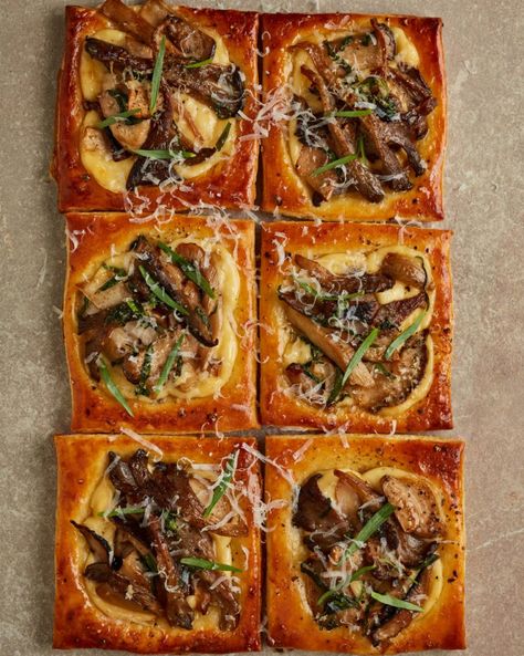 Cheesy mushroom Danish pastries - delicious. magazine Mushroom Tart, Dinner Party Dishes, Puff Pastry Tart, Danish Pastry, Smoked Cheese, Savory Pastry, Pastry Tart, Puff Pastry Recipes, Tart Recipes