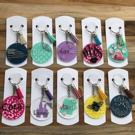 Small Cricut Projects To Sell, Keychain Business Ideas, Cricut Keyring Ideas, Keychain Cricut, Diy Crafts Keychain, Svg Keychain, Seni Resin, Idee Cricut, Keychain Craft