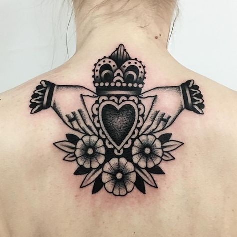 ARIANNA FUSINI Claddagh Tattoo, Thigh Sleeve, Diy Tattoo Permanent, Shamrock Tattoos, Serpent Tattoo, Irish Tattoos, Trendy Music, Celtic Tattoos, Lip Tattoos