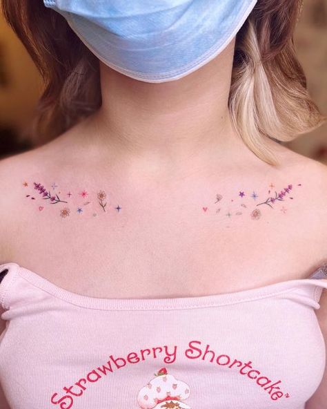 Flowers On Collar Bone Tattoo, Flower Collar Bone Tattoo, Blackberry Tattoo, Nc Tattoo, Collar Bone Tattoos, Collarbone Tattoos, Colorful Flower Tattoo, Small Tattoos Ideas, Tattoo Font For Men