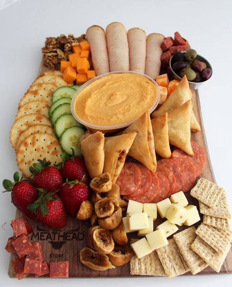 Picky Tea Platter, Halal Charcuterie Board Ideas, Eid Platter Ideas, Eid Charcuterie Board, Halal Charcuterie Board, Charcuterie Board Food, Savoury Party Food, Charcuterie Ideas, Meat Products