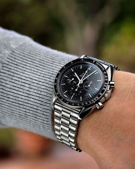 Speedmaster Omega, Stylish Watches Men, Movado Bold, Omega Speedmaster Moonwatch, Classy Watch, Trendy Watches, Men's Outfits, Gold Watch Men, Expensive Watches