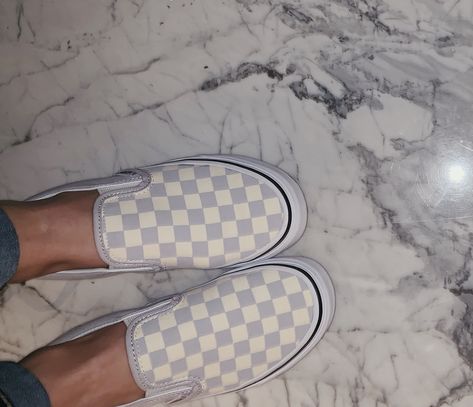 Grey and white checkered vans !! (: Gray Vans Outfit, Platform Vans Checkered, Vans Women Checkered, Light Blue Checkered Vans, White Checkard Vans, Checkered Vans Outfit, White Checkered Vans, Vans Shoes Checkerboard, Grey Vans