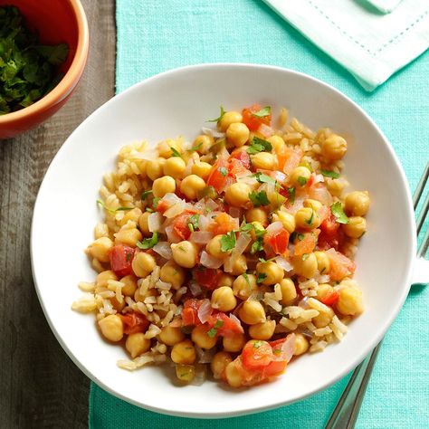 Chickpea And Tomato Recipe, Vegetarian Camping Recipes, Monday Dinner, Vegan Entrees, Recipe Photo, Indian Recipes Authentic, Coconut Ginger, Indian Dinner, Easy Vegetarian Dinner