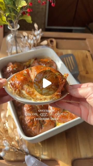 Peyton Pratte | #ad This egg, bacon, and cheese Overnight Croissant Bake is just what you need for busy holiday mornings! I made this recipe with Eggland’s... | Instagram Peyton Pratte, Breakfast Casserole Dishes, Croissant Bake, Overnight Casserole, Christmas Morning Recipes, Breakfast Croissant, Best Eggs, Breakfast Favorites, Cheese Croissant