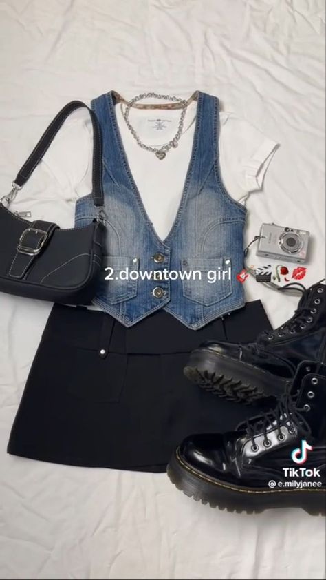 Styling Denim Vest, Denim Vest Outfit Winter, How To Style Corset, Black And Denim Outfits, Denim Waistcoat Outfit, Aesthic Outfits, Denim Vest Outfits, Urban Y2k, Y2k Vest