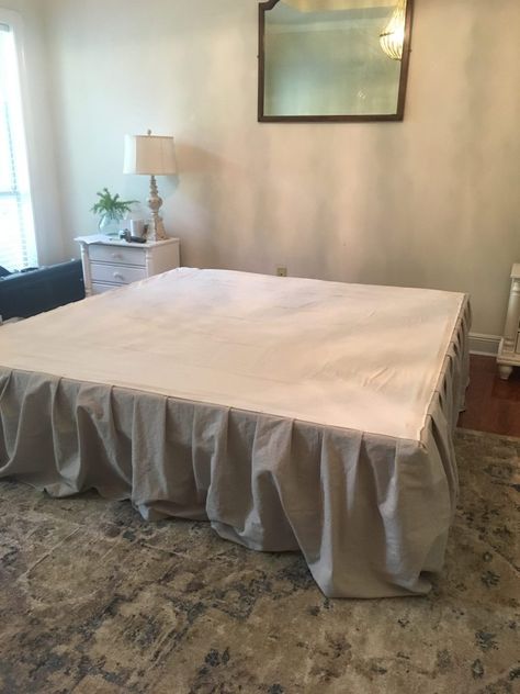 This is the simplist bed skirt ever you will ever DIY! A step by step tutorial for a DIY bed skirt made from drop cloth. No sewing required! Bed With Bed Skirt, Bedskirt Diy, Diy Bed Skirt, Sew Skirt, Make A Bed, Skirt Ideas, Ikea Kitchen Cabinets, Cama King Size, Drop Cloth Curtains