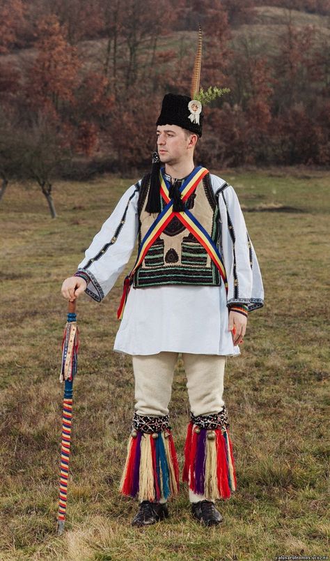 Romanian Culture, Europe Culture, Ritual Dance, Cultural Dance, Costumes Around The World, Folk Clothing, Christian Traditions, European Culture, Brasov