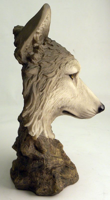 Dog Pottery, Wolf Sculpture, Wolf Decor, Animal Carving, Dinosaur Sketch, Dog Anatomy, Search Google, Gray Wolf, Head Sculpture