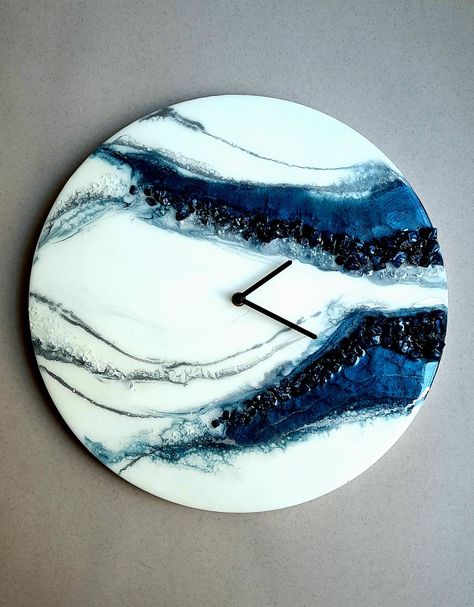 Resin Idea, Resin Clock, Pouring Art, Alcohol Inks, Hot Glue Gun, Hot Glue, O Clock, Alcohol Ink, Resin Crafts