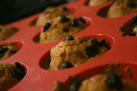 https://flic.kr/p/9Ryvqz | Project 365 #159: 080611 If I Knew You Were Coming... | Sometimes, just sometimes, I have the random notion to bake something.   The recipe was for muffins, but these are totally fairy cakes. Either way, they were very nice.  What was better was the silicone bakeware which just rocks. :) Muffin Pan Recipes, Bread Pans, Healthy Cookware, Silicone Baking Pans, Silicone Muffin Pan, Bake Something, Silicone Products, Silicone Baking Sheet, Air Fry Recipes